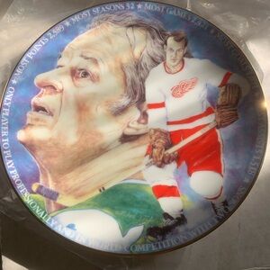 Hockey Legends Commemorative PlateGordie Howe hockey great